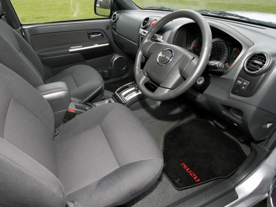 Интерьер Isuzu Rodeo Denver 2007 года  (фото 5 из 15)